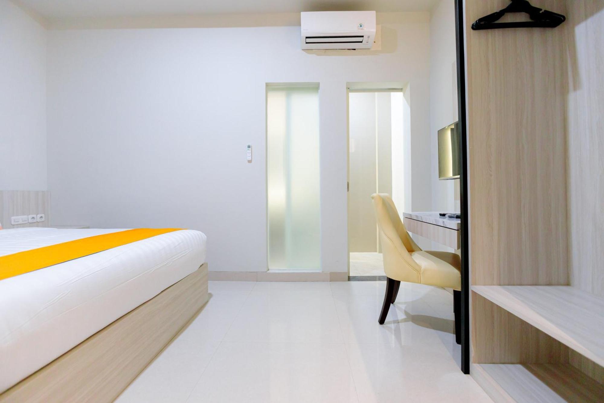 Sans Hotel 88 Andalan Surabaya By Reddoorz Exteriör bild