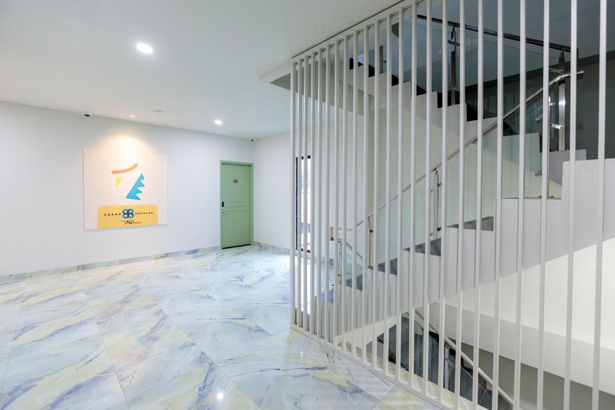 Sans Hotel 88 Andalan Surabaya By Reddoorz Exteriör bild